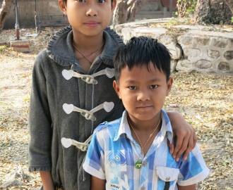 ミャンマーで日本軍慰霊碑を守るマンダレーの子どもたち